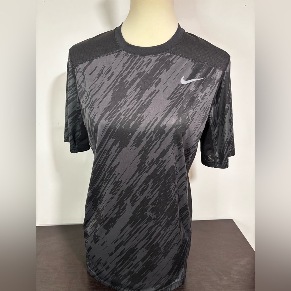 Nike Dri Fit Size Small Men’s Workout Gym Shirt- Size Small
